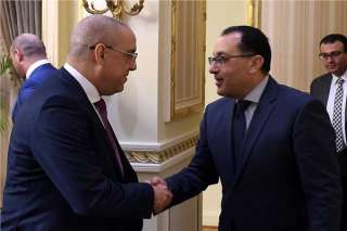 رئيس الوزراء يجتمع بوزير الاسكان...