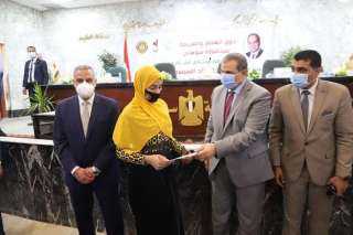 وزير القوي العاملة ومحافظ سوهاج...