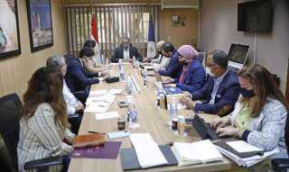 وزير السياحة والآثار يعقد اجتماعاً...