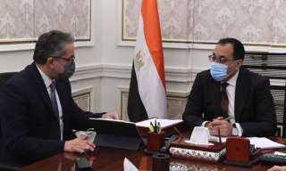 رئيس الوزراء يتابع مع وزير...