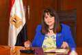وزيرة الهجرة تتابع حالات المصريين...