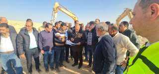 وزير النقل يتفقد مواقع العمل...